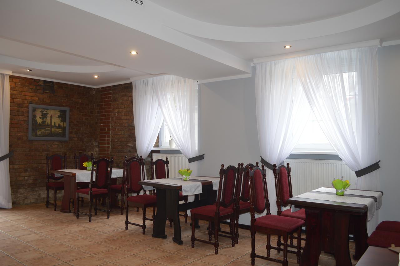Hotel Ksiezycowy Dworek Kętrzyn Buitenkant foto